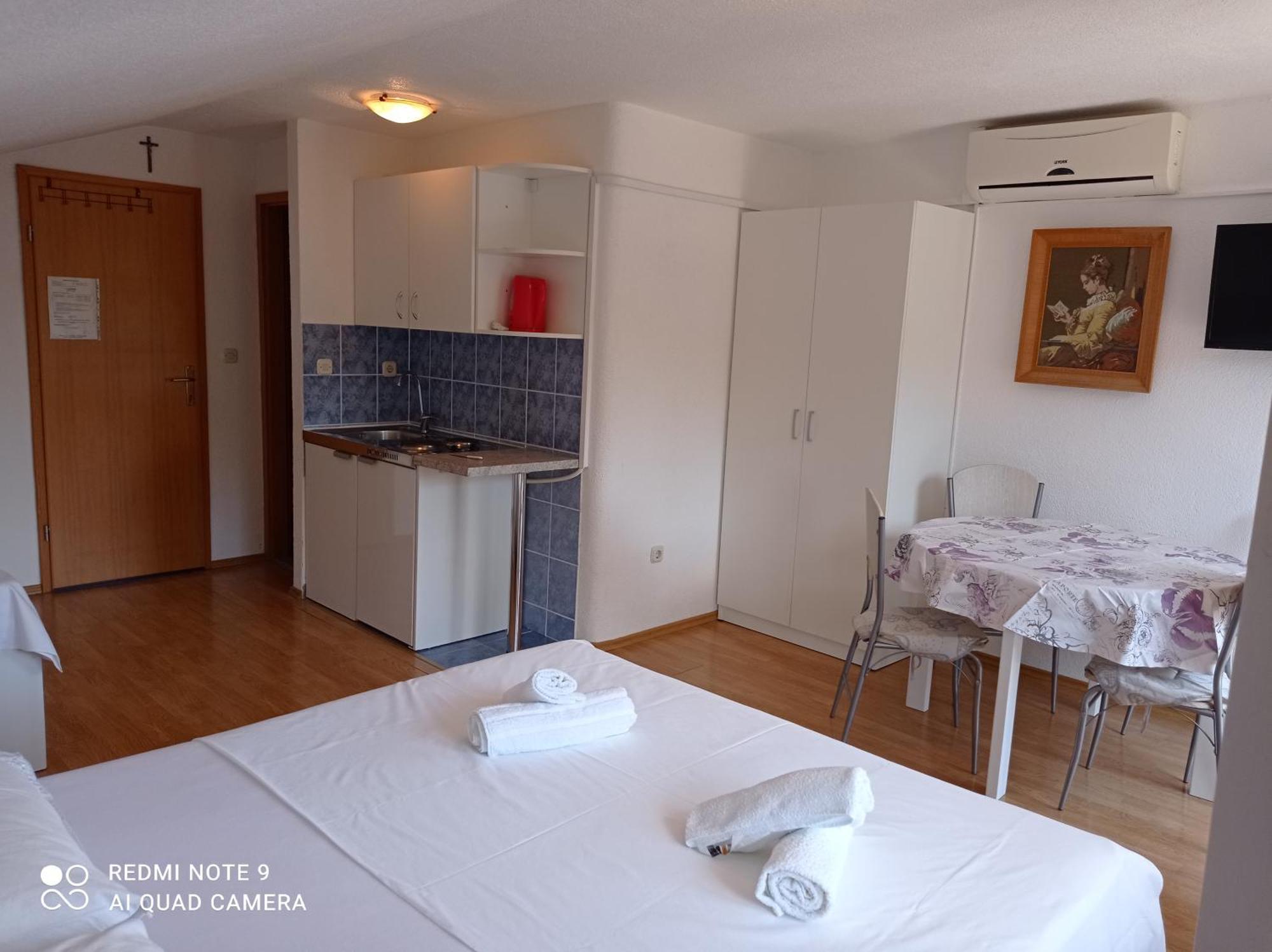 Apartments Mihovil 오미스 객실 사진
