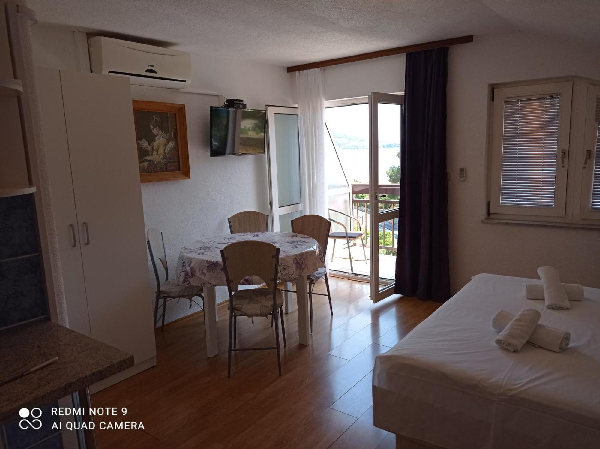 Apartments Mihovil 오미스 객실 사진