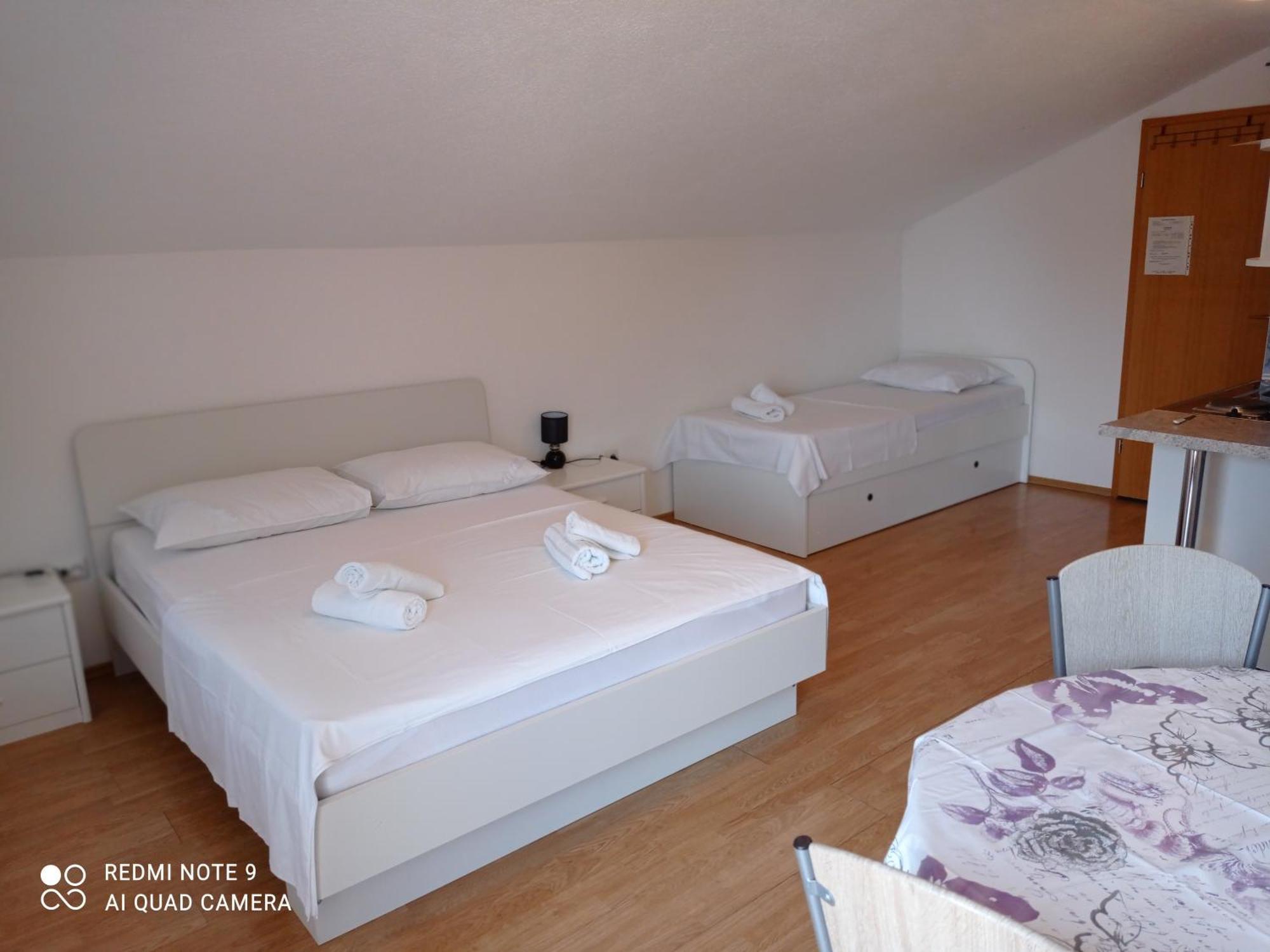 Apartments Mihovil 오미스 객실 사진