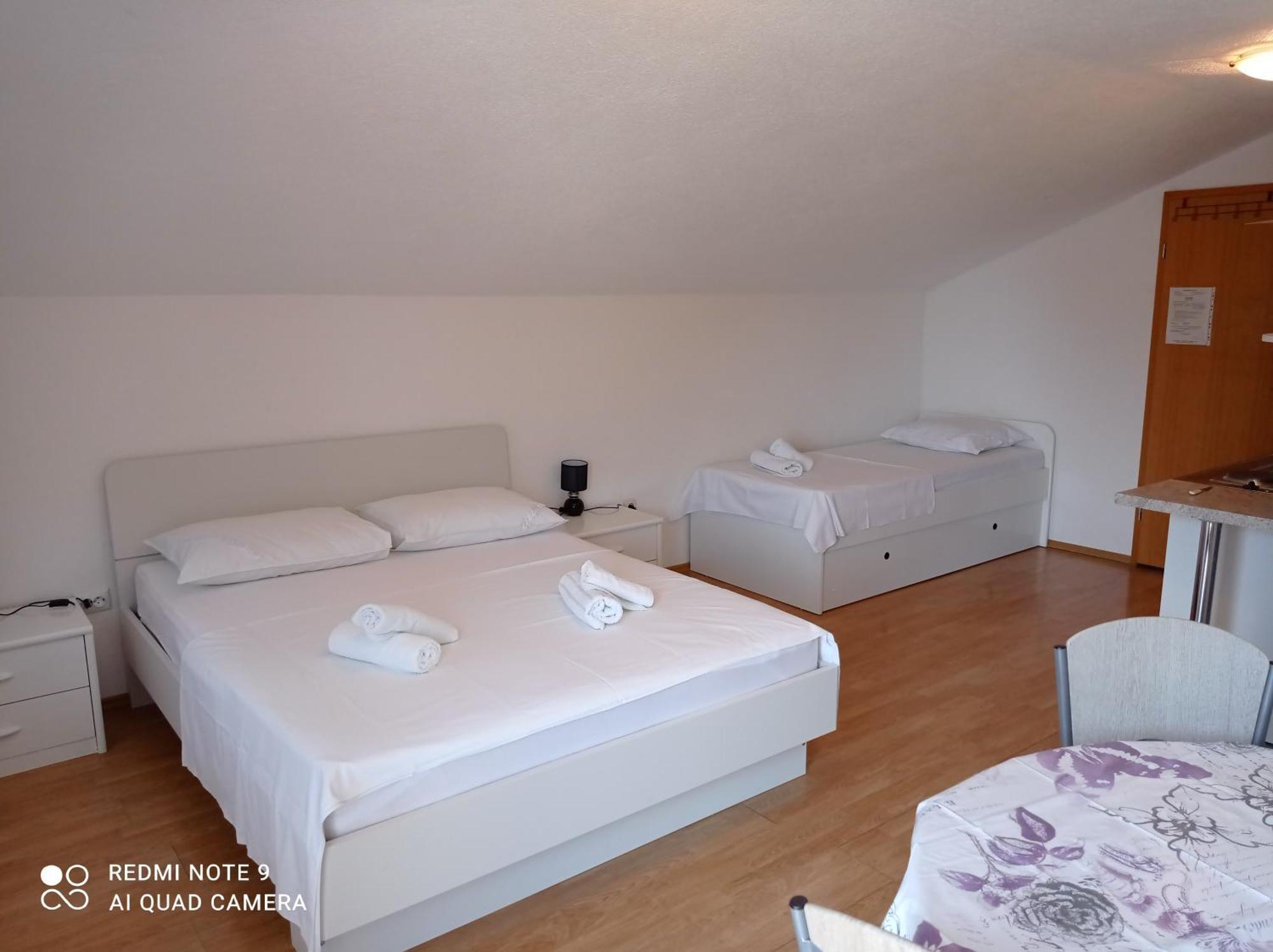 Apartments Mihovil 오미스 객실 사진