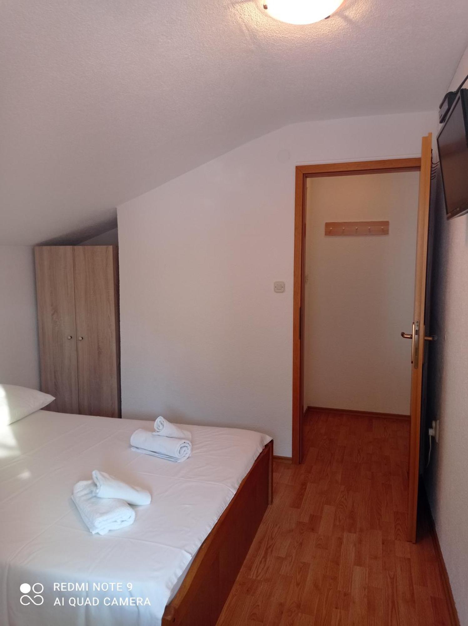 Apartments Mihovil 오미스 객실 사진