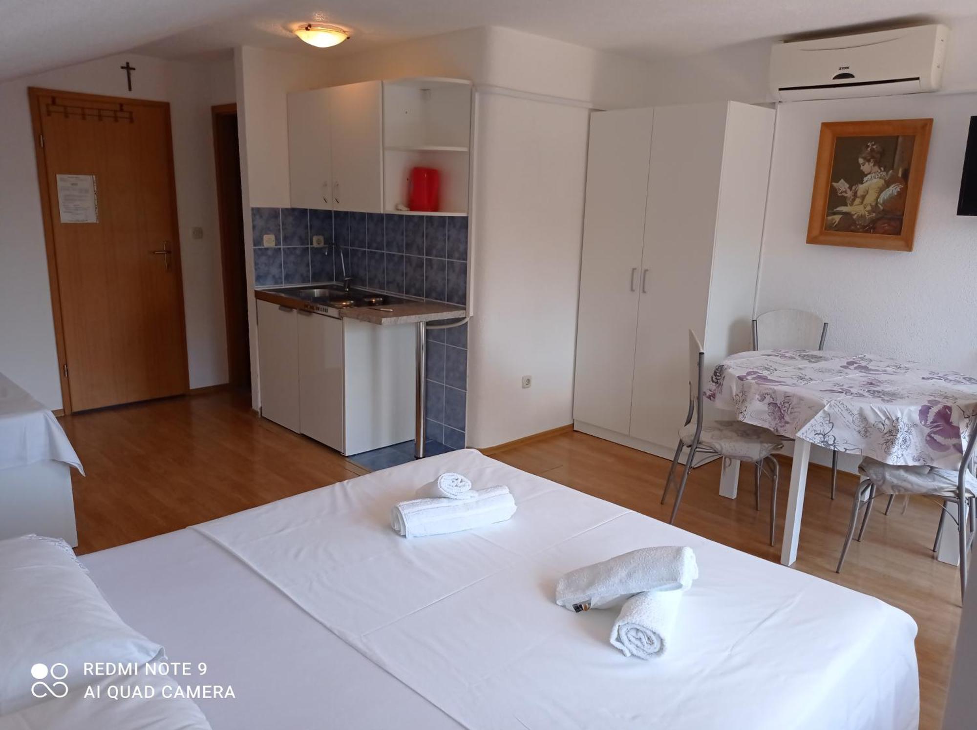 Apartments Mihovil 오미스 객실 사진